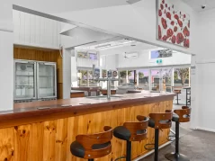20+ Guests! Converted Pub in Country VIC